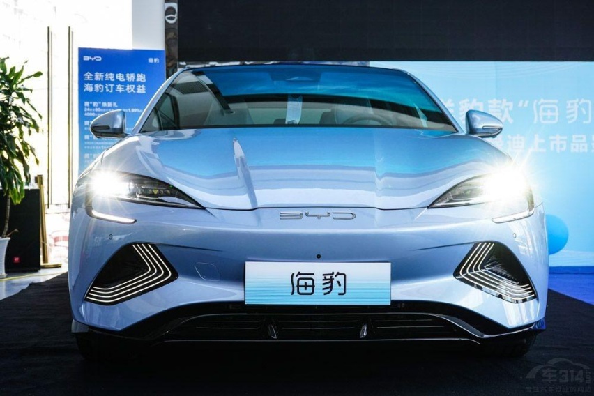 30万以下中型车，小鹏P7、长安深蓝SL03、海豹怎么选？