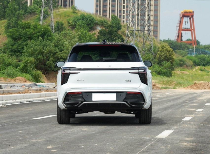一汽红旗铆足了劲，新车即将上市，2.0T+进口8AT，后悔买奥迪Q3了