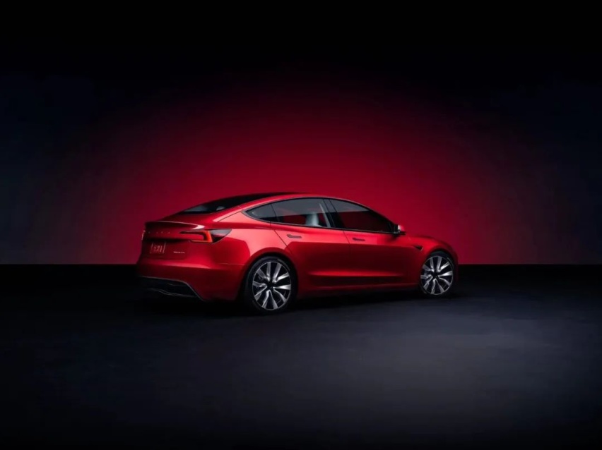 马斯克终究是商人！新款Model 3开启预售，中国品牌可喘口气了