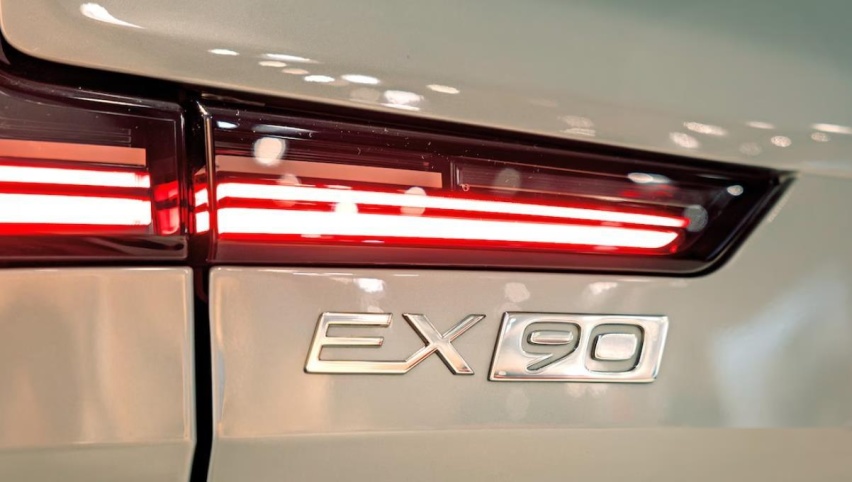 解读沃尔沃EX90纯电SUV，比XC90更坚固，扭矩达910Nm