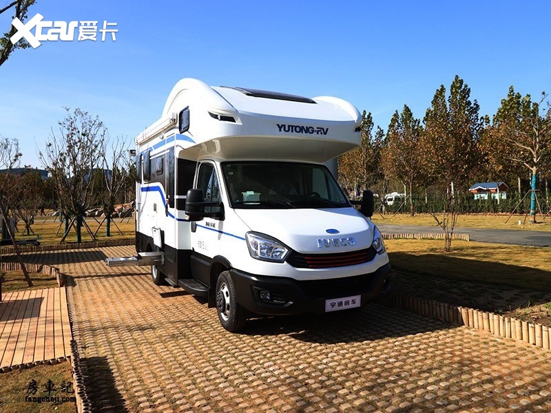 配备800ah免维护电瓶和13090升净水这款房车如何