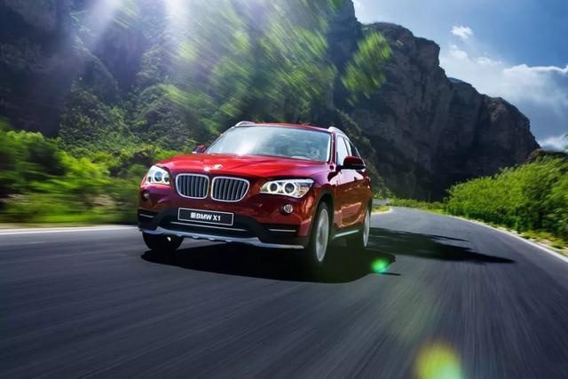 30万选SUV，空间大+配置够实用，林肯冒险家比宝马X1更值