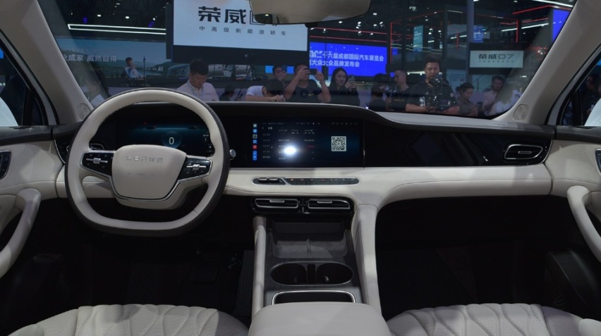 最便宜的插混中型车，荣威D7养车1.4万/年，算不算省钱？