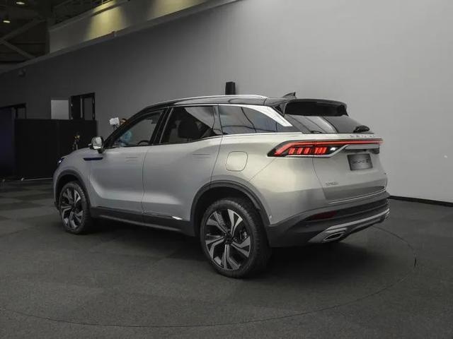 推新车标后，首款新车BEIJING-X7，预售10万起