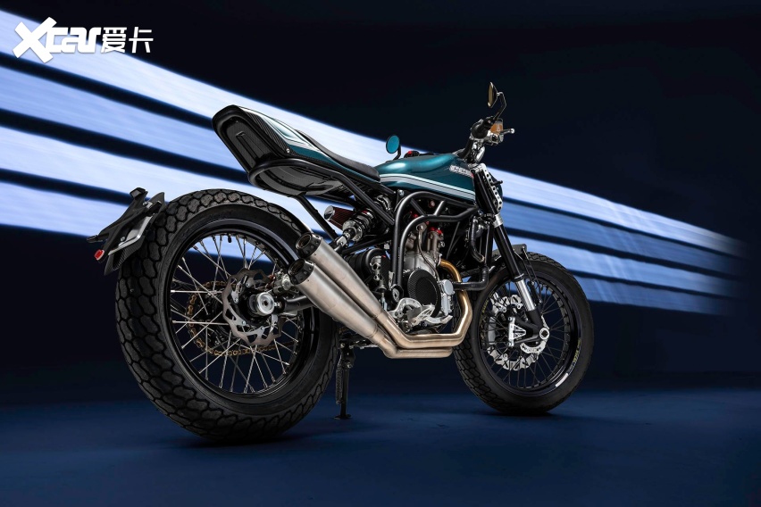 600cc、55匹马力，英国的小厂Classic Tracker海外发