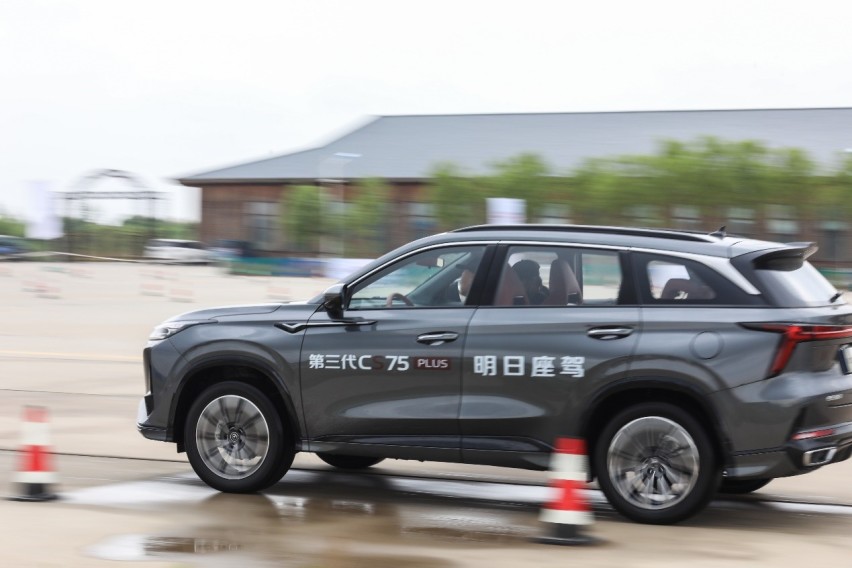 硬核实力 爆款进阶 第三代CS75PLUS东北上市