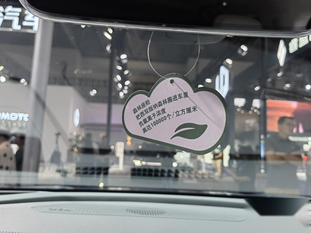森系座驾18.58万起，最高1万元置换补贴，极狐汽车新豪华座驾值麻了