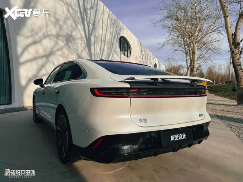 岚图追光静态体验：我追到了光，还去光的里面看了看