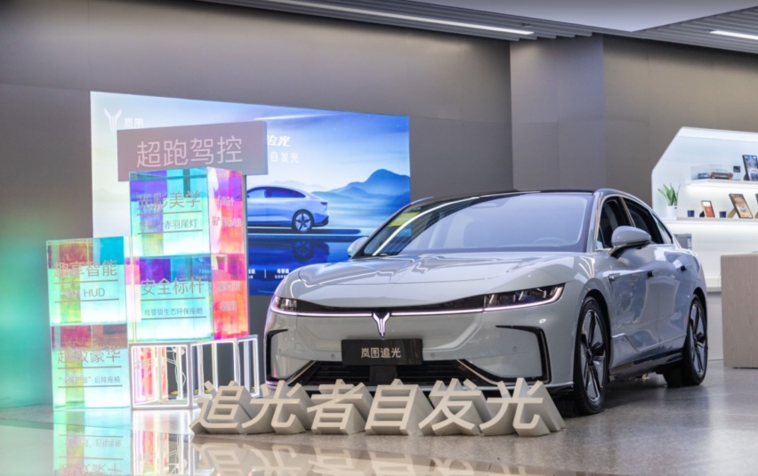 3.8秒破百却30多万，到店体验岚图追光，这车比56E更懂豪华