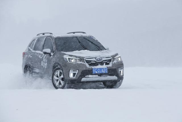 冰与雪之歌：打开X-MODE后，斯巴鲁在喀纳斯变身了