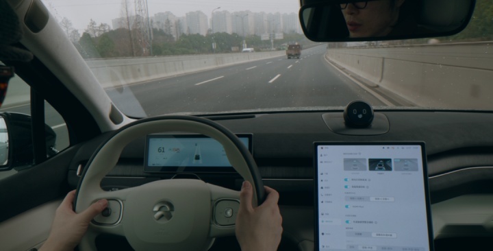 为什么非要车顶长犄角？不丑吗？｜蔚来ES7