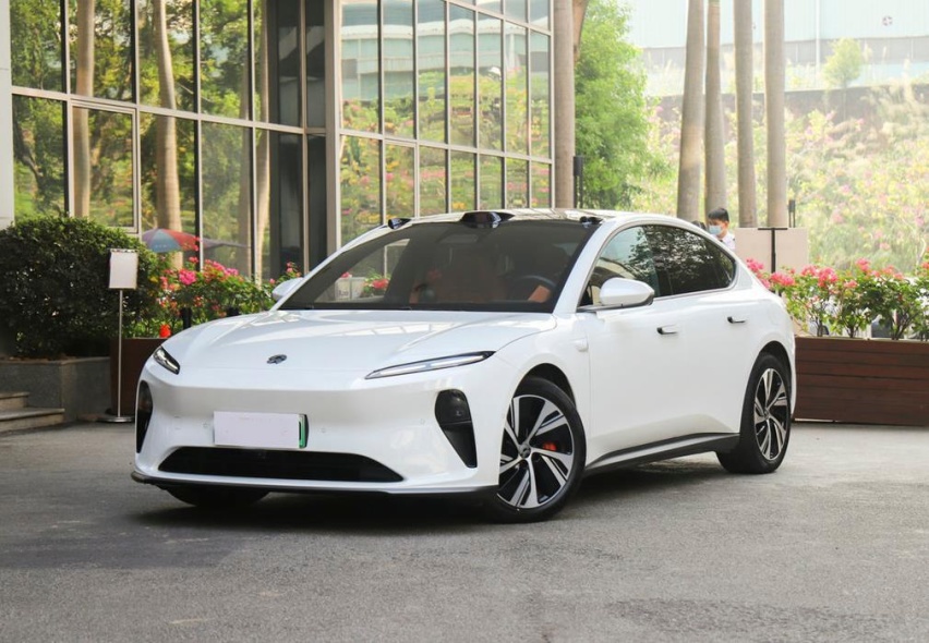 2023款蔚来ET5，NAD自动驾驶，车主直呼仅适用于1.7米以下用户