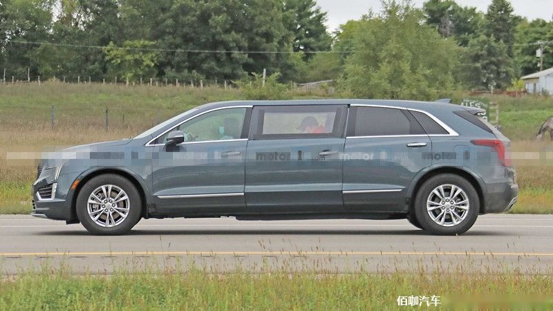 cadillac-xt5-limousine-spy-photos (2).jpg