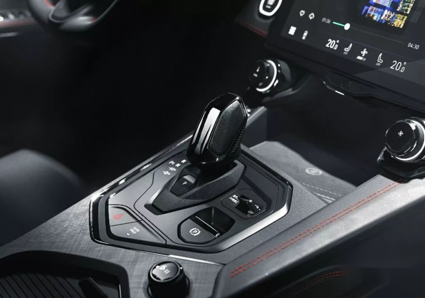 最新车讯：特斯拉Model 3获补贴，领克05正式亮相！