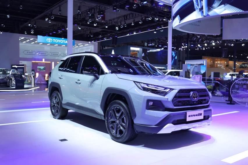 一汽丰田新RAV4荣放上海车展首秀 野性进化，越级新生