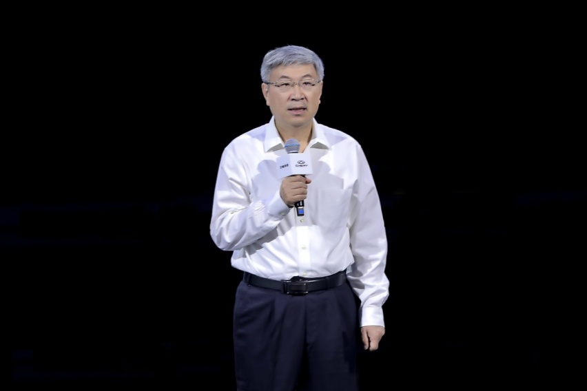 奇瑞艾瑞泽8：接近中型车的尺寸，却卖紧凑型车的价格