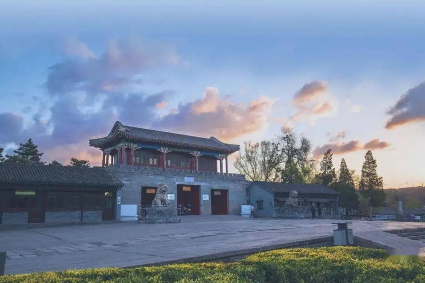 京城避暑去哪？把嘉华开进热河谷 露营、温泉、咖啡、越野放空自我