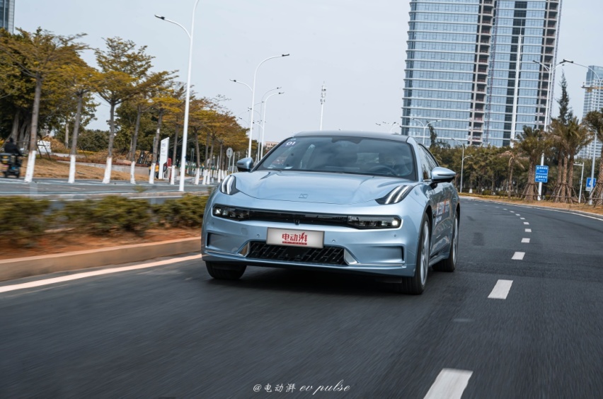 将极氪001开向赛道，才明白为什么极氪不做无聊的电动车