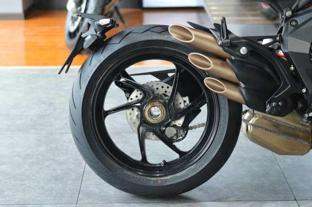 最便宜的MV奥古斯塔 Brutale 800 Rosso到店实拍