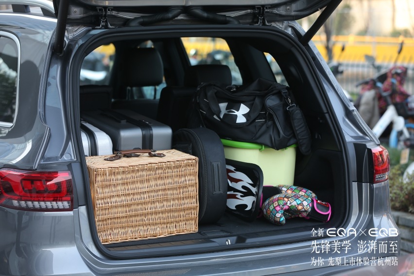 梅赛德斯-EQ品牌 全新EQA纯电SUV及全新EQB纯电SUV杭州上市