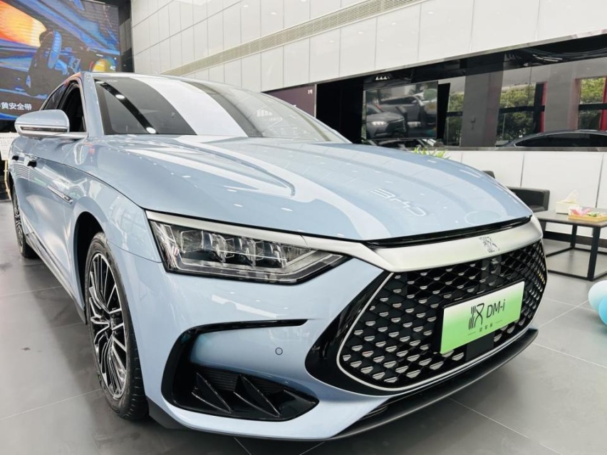 18.98 万起 搭载云辇-C系统 汉DM-i冠军版、汉DM-p战神版