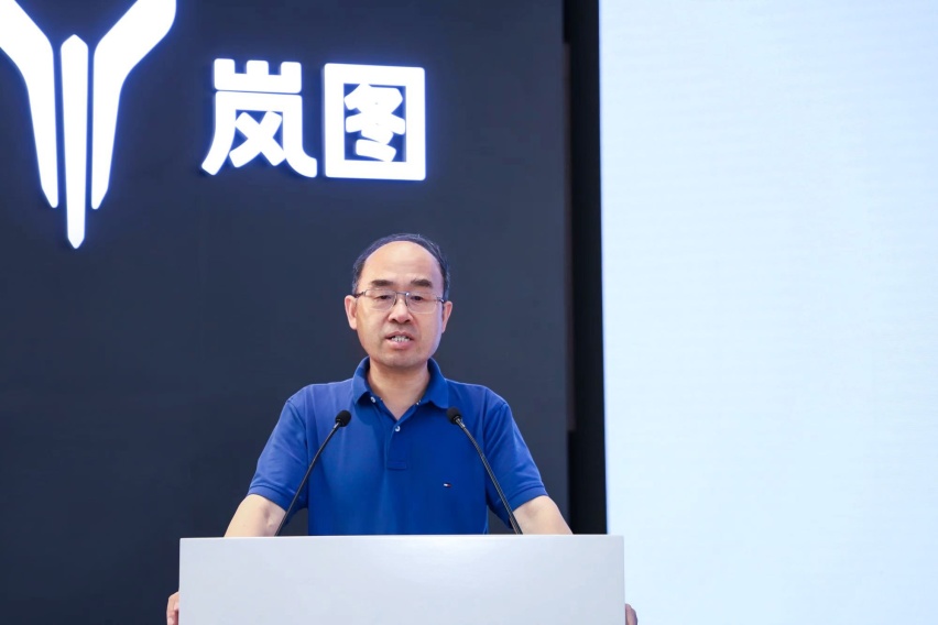 岚图梦想家首批交付日，大客户现场战略签约6000辆订单