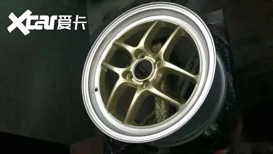 最早国产的JDM车型之一，这辆夏利曾经红遍大江南北