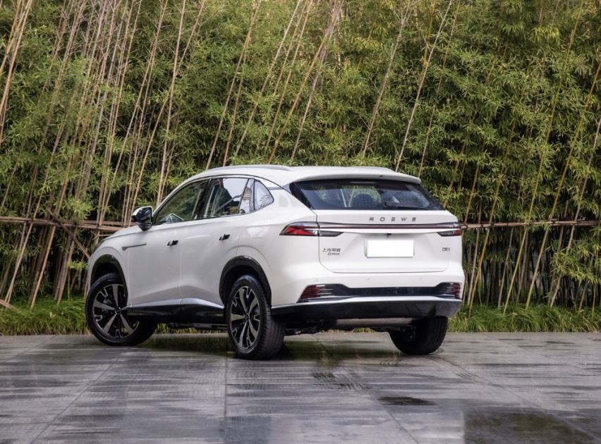 比亚迪宋PLUS又迎来新对手，长4700mm，续航1300km