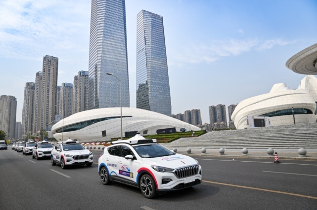 启动失败、中途接管，滴滴搭上Robotaxi第二梯队末班车