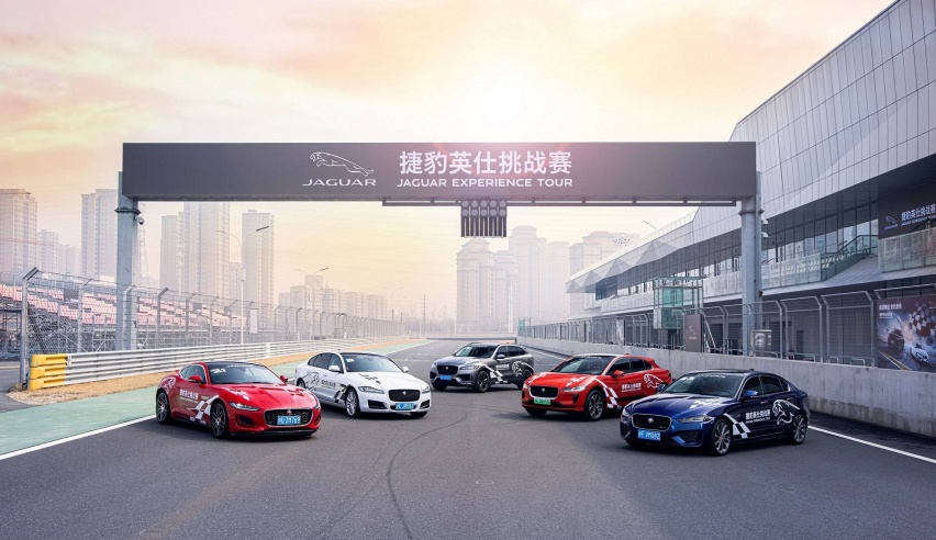 新闻图片3：由左至右：至美跑车F-TYPE、豪华运动商务轿车XFL、豪华高能轿跑SUV F-PACE、新英伦豪华纯电轿跑SUV I-PACE、豪华运动轿车XEL.jpg