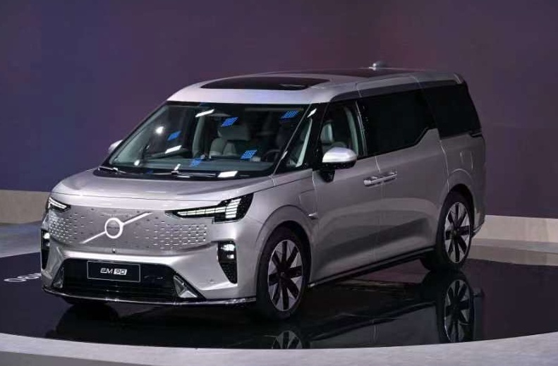 81.8万元！沃尔沃EM90能否重新定义纯电豪华MPV？