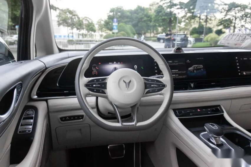 36.99万元起的岚图梦想家，能否做“高端保姆车”市场的破局者？