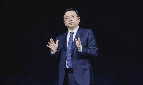 混动纯电齐头并进，比亚迪明年目标120万辆，保守还是激进？