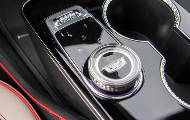 再添入门级轿跑SUV，起售21.97万元，凯迪拉克GT4来袭