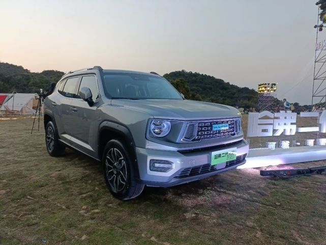 更硬派，还变省油了，小号坦克300