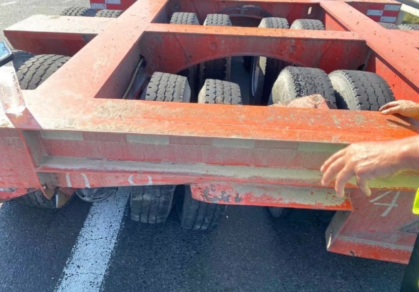 小鹏P7高速追尾货车，主动安全未起作用，摄像头和雷达谁唱主角？
