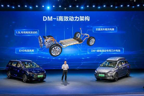 宋MAX DM-i，4.4升百公里 续航千里，家用MPV再燃战火！