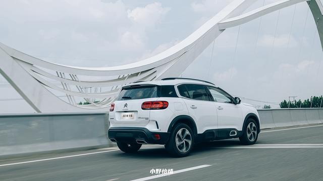这台SUV开起来不一般，天逸 C5 AIRCROSS驾控体验强在哪？