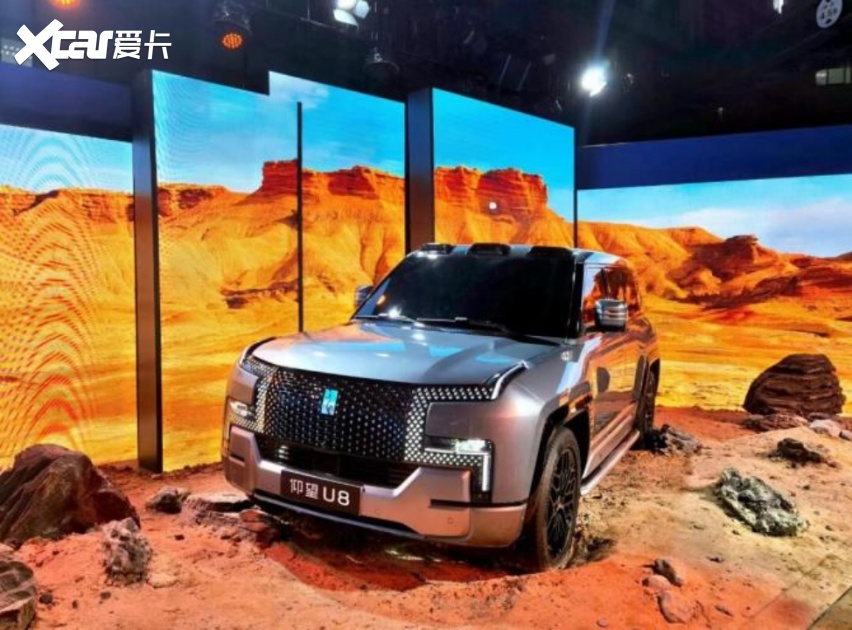 三个轮子也能跑？上海车展看比亚迪云辇技术演示，挑战奔驰魔毯？