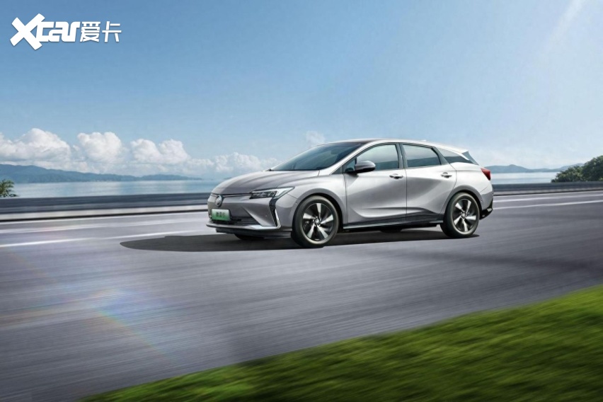 9.9万的别克电车,续航430公里的微蓝6,值不值得买?