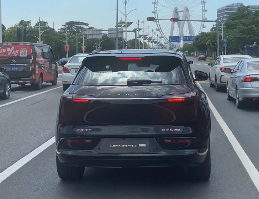 恒驰5谍照曝光，外观酷炫大气，内饰科技感十足