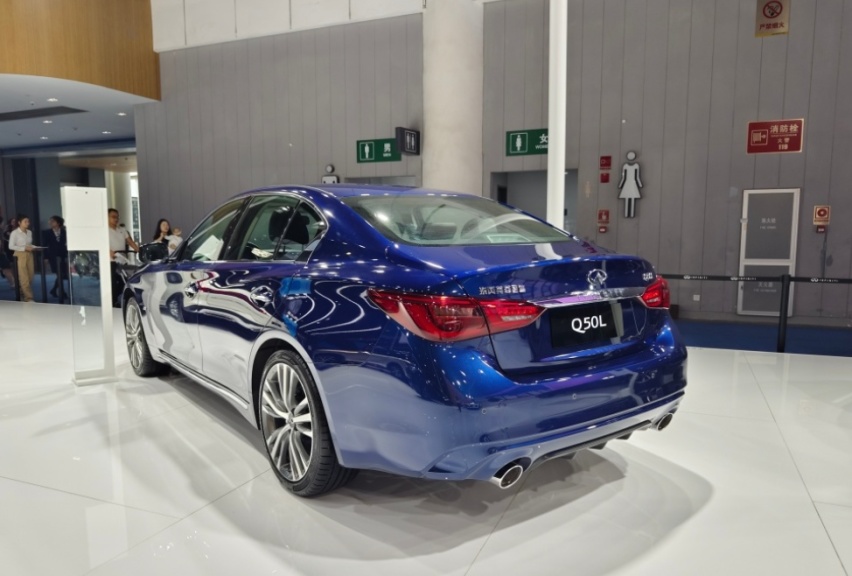 这才是“最敢冲”的豪华B级车！当初卖30万，现仅16.12万