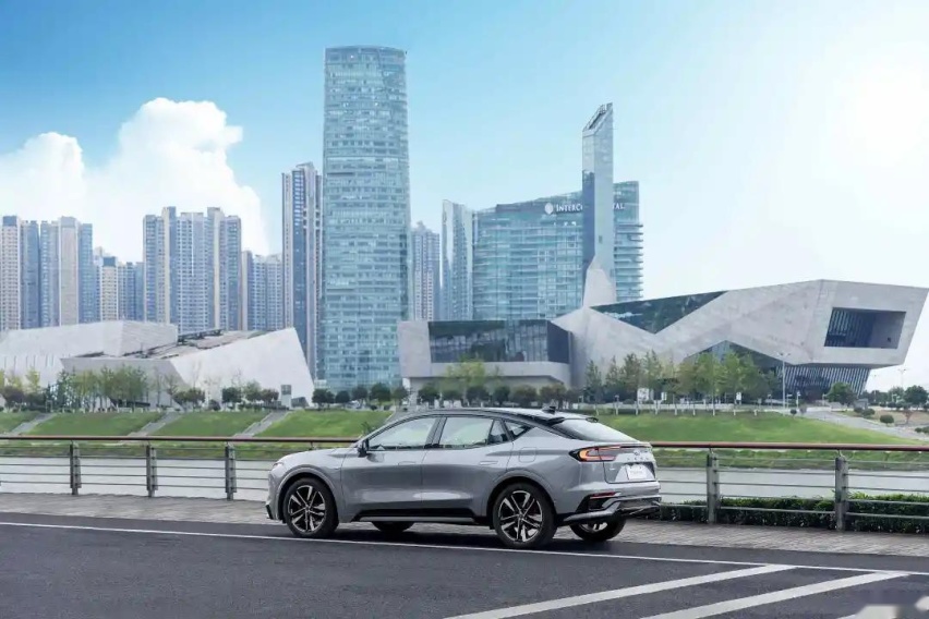 1.1米大屏、6.6秒破百,这台全新福特溜背SUV EVOS还有哪些特