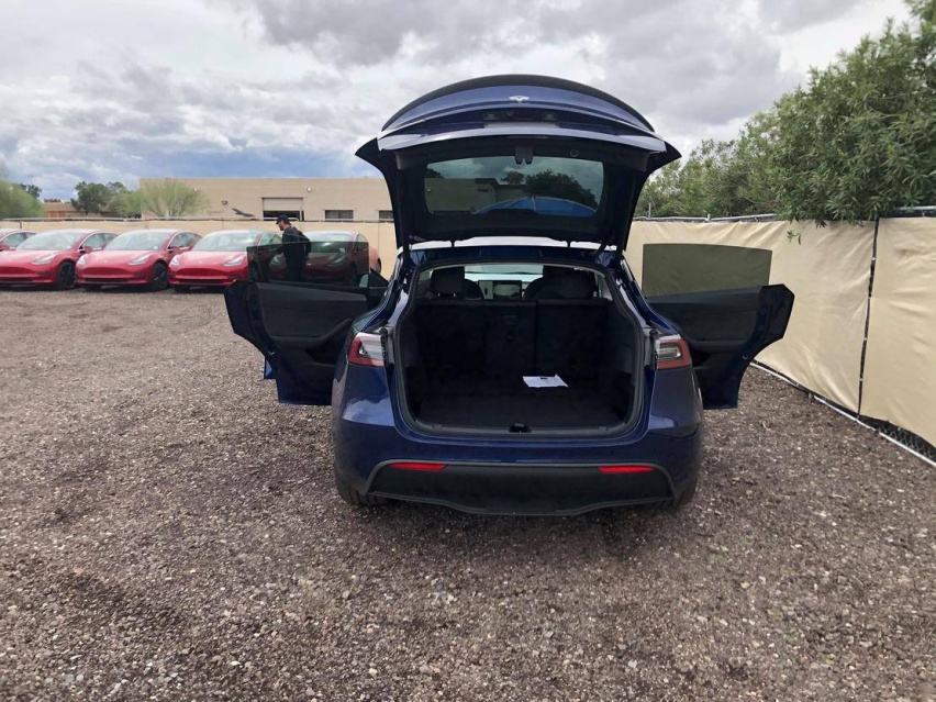 Model Y细节实拍图曝光 对比Model 3有这些不同
