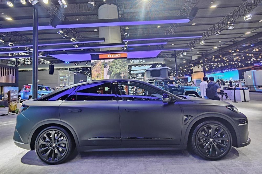 极狐阿尔法S HI版对比Model 3高性能版有多少看头？