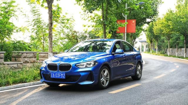 不到20万就能开回家的BMW 1系，能否满足你对蓝天白云的期待？