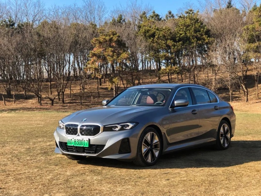 Cars01试驾丨给运动加点“电”——试驾华晨宝马i3