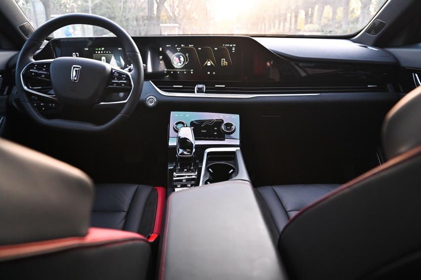 拉低轿跑SUV门槛，一汽奔腾轿跑SUV B70S起价10.99万