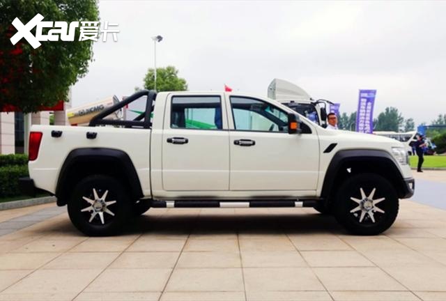 国产小猛禽徐工首款皮卡实车曝光额定载重量965公斤