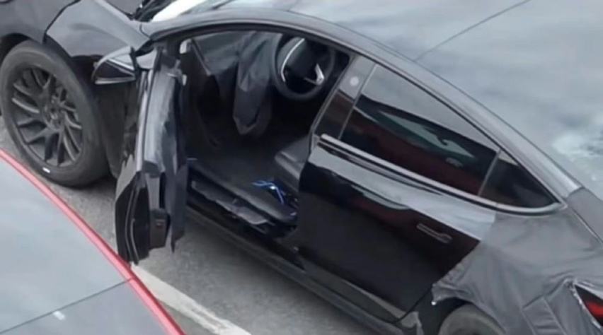 新款特斯拉Model 3路试谍照，外观变化明显，或将采用屏幕换挡